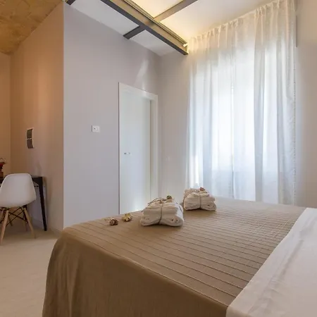 Al Faro Bianco E Con Parcheggio Vasto