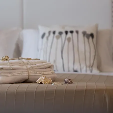 Al Faro Bianco E Con Parcheggio Bed and Breakfast 4*