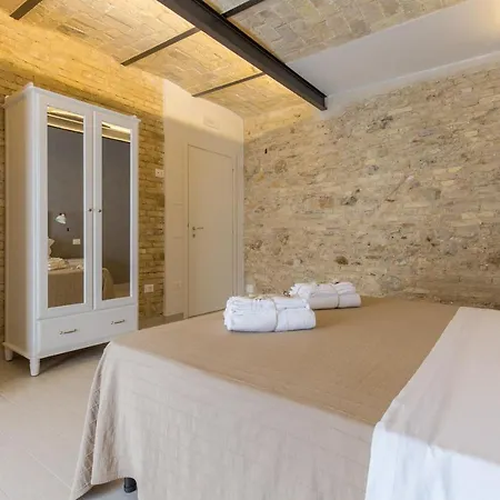 Bed and Breakfast Al Faro Bianco E Con Parcheggio 4*