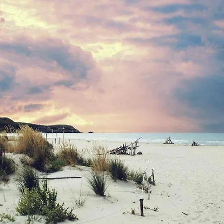 Al Faro Bianco E Con Parcheggio Bed and Breakfast 4*