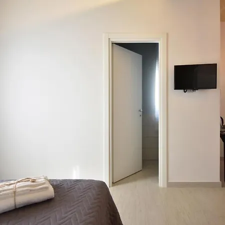 Al Faro Bianco E Con Parcheggio Vasto