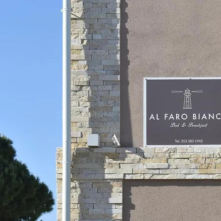 Al Faro Bianco E Con Parcheggio Bed and Breakfast 4*