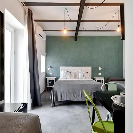 Bed and Breakfast Al Faro Bianco E Con Parcheggio 4*