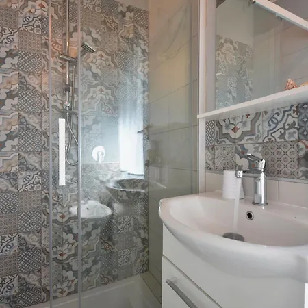 Bed and Breakfast Al Faro Bianco E Con Parcheggio 4*