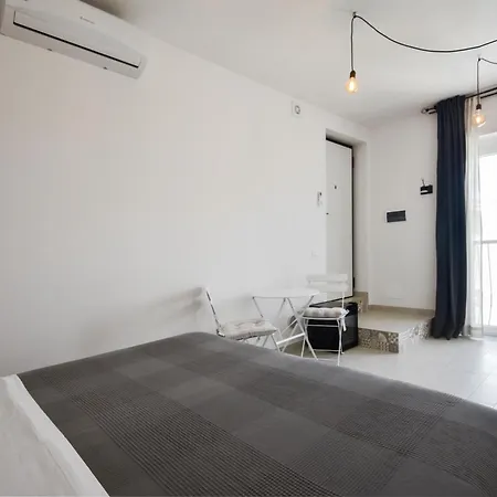 Bed and Breakfast Al Faro Bianco E Con Parcheggio 4*