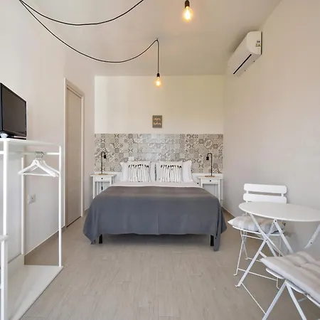 Al Faro Bianco E Con Parcheggio Vasto