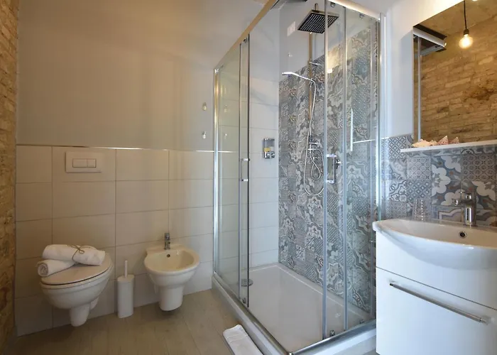 Al Faro Bianco E Con Parcheggio Bed & Breakfast