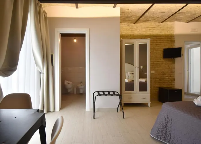 Al Faro Bianco E Con Parcheggio Bed & Breakfast 4*