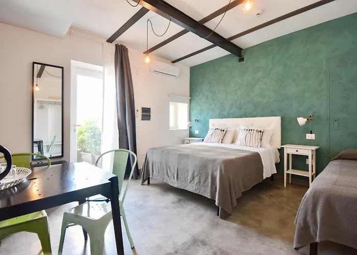 Al Faro Bianco E Con Parcheggio Vasto