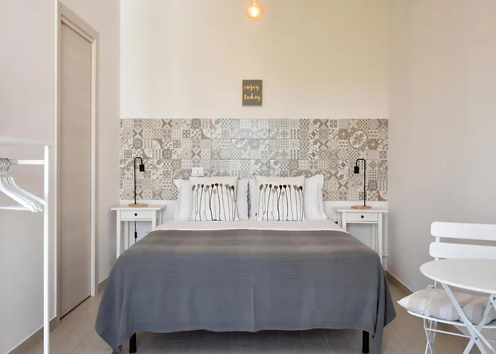 Bed & Breakfast Al Faro Bianco E Con Parcheggio Vasto