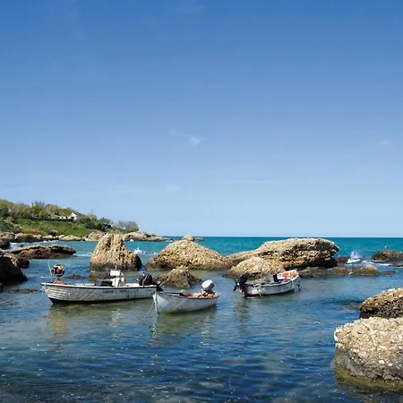 Al Faro Bianco E Con Parcheggio Bed & Breakfast