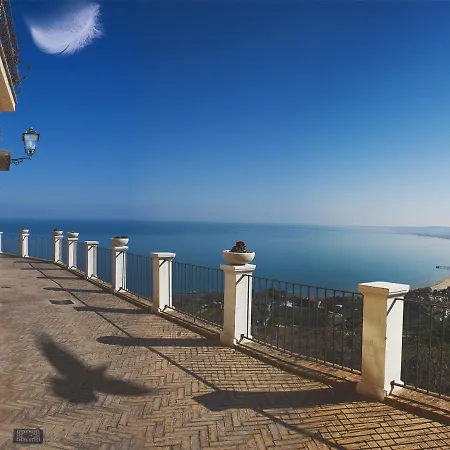 Al Faro Bianco E Con Parcheggio Bed & Breakfast *