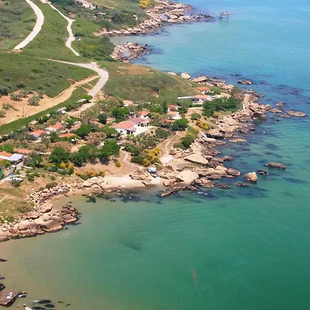 Al Faro Bianco Bed & Breakfast