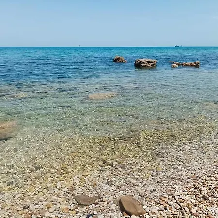 Al Faro Bianco E Con Parcheggio *