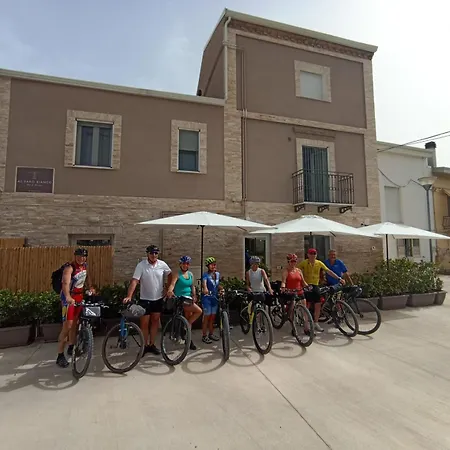 Al Faro Bianco E Con Parcheggio Vasto