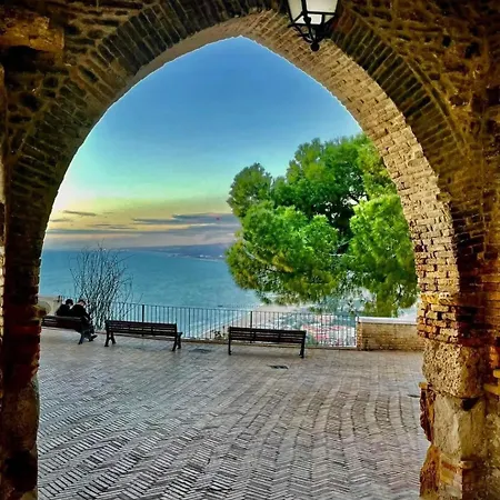 Al Faro Bianco E Con Parcheggio Bed & Breakfast
