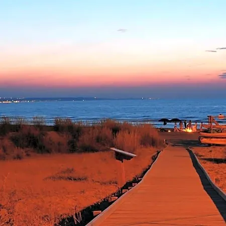 Al Faro Bianco E Con Parcheggio Vasto