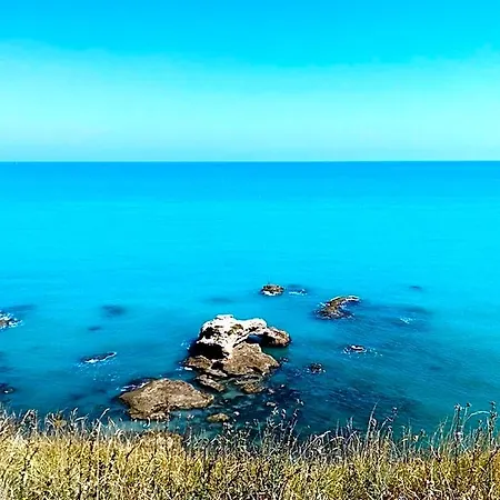 Al Faro Bianco E Con Parcheggio Bed & Breakfast