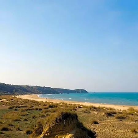 Al Faro Bianco E Con Parcheggio Bed & Breakfast