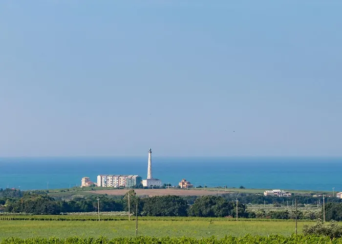 Al Faro Bianco E Con Parcheggio 4*