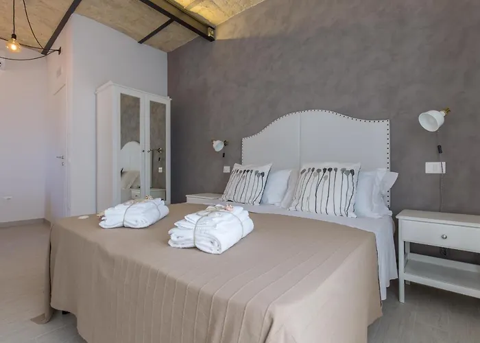 Al Faro Bianco E Con Parcheggio Bed & Breakfast 4*