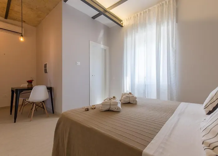 Al Faro Bianco E Con Parcheggio Vasto