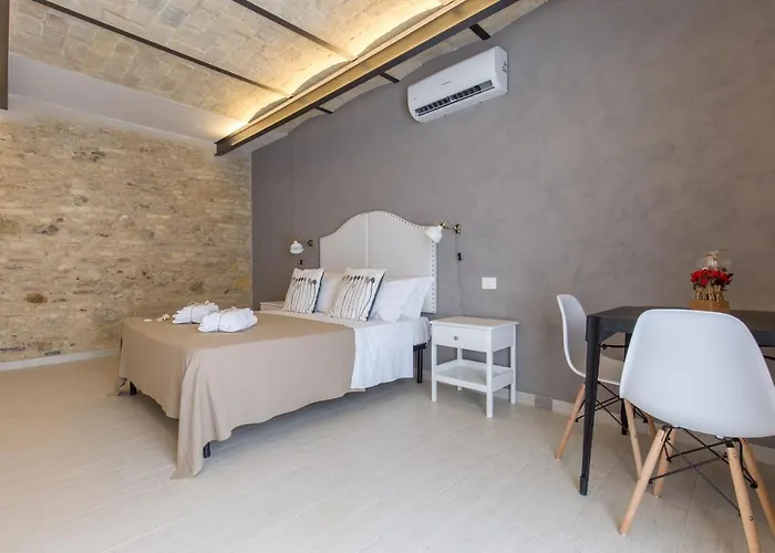 Al Faro Bianco E Con Parcheggio Vasto