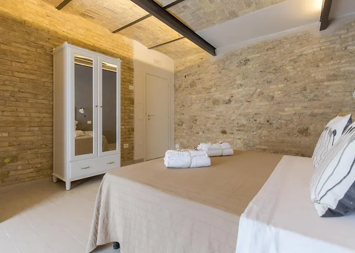 Bed & Breakfast Al Faro Bianco E Con Parcheggio 4*
