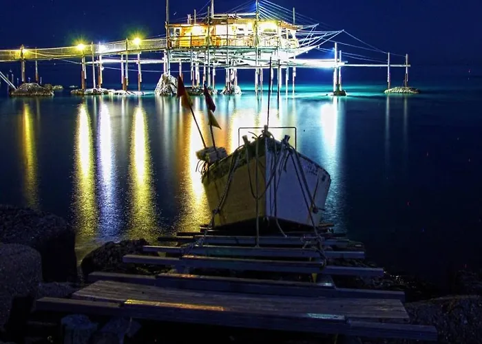 Oda ve Kahvaltı Al Faro Bianco E Con Parcheggio Vasto
