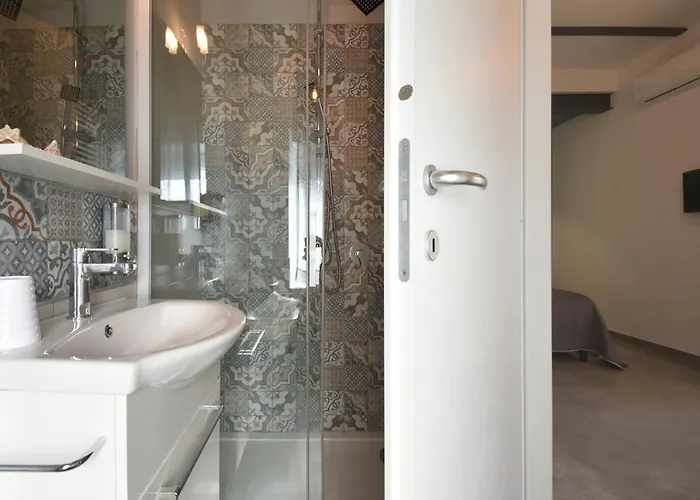 Al Faro Bianco E Con Parcheggio 4*