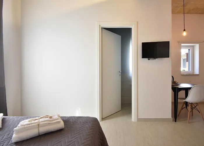 Al Faro Bianco E Con Parcheggio Vasto