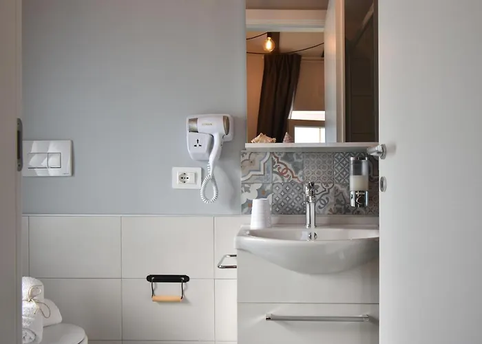 Bed & Breakfast Al Faro Bianco E Con Parcheggio 4*