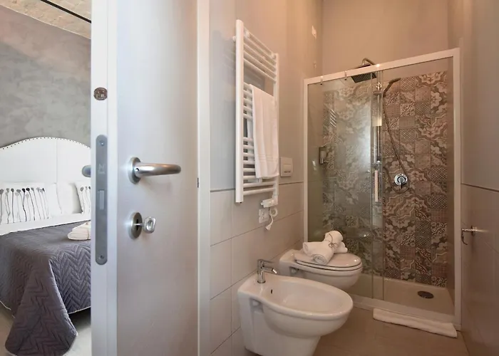 Al Faro Bianco E Con Parcheggio Oda ve Kahvaltı