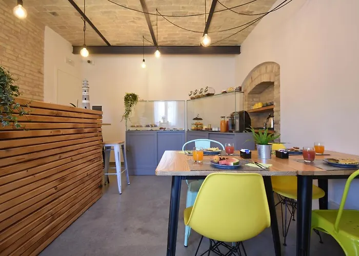 Bed & Breakfast Al Faro Bianco E Con Parcheggio Vasto