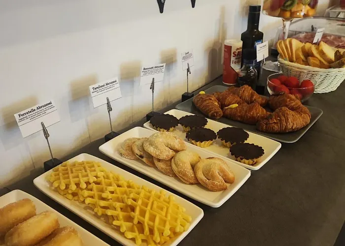 Al Faro Bianco E Con Parcheggio Oda ve Kahvaltı