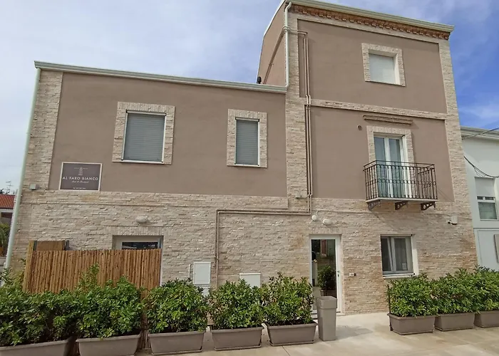 Al Faro Bianco E Con Parcheggio Oda ve Kahvaltı 4*