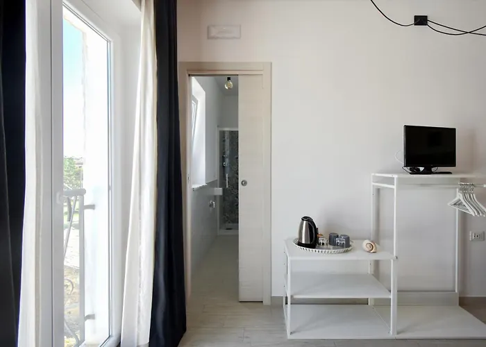 Al Faro Bianco E Con Parcheggio 4*