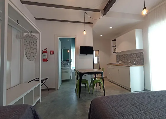 Al Faro Bianco E Con Parcheggio 4*